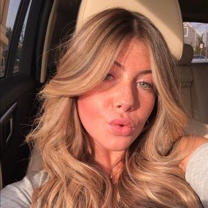 Meet your Posher, Casandra